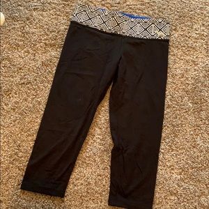 PINK Reversible Cropped Athletic Leggings